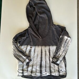 Billabong tie dyed hoodie with pockets.
